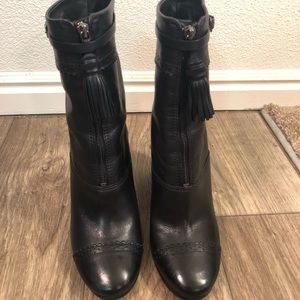 Black Tory Burch boot